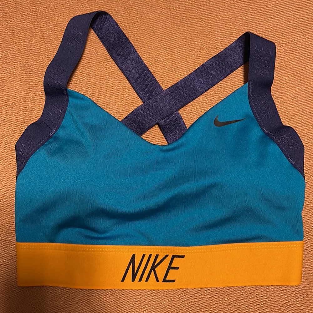 2 Nike Sport Bra